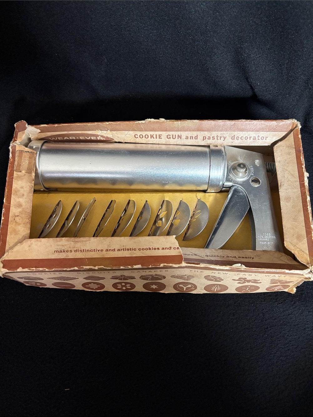 Wear-Ever Model 3365 aluminum cookie gun and pastry decorator kit original box